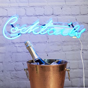 Neon cocktails sign