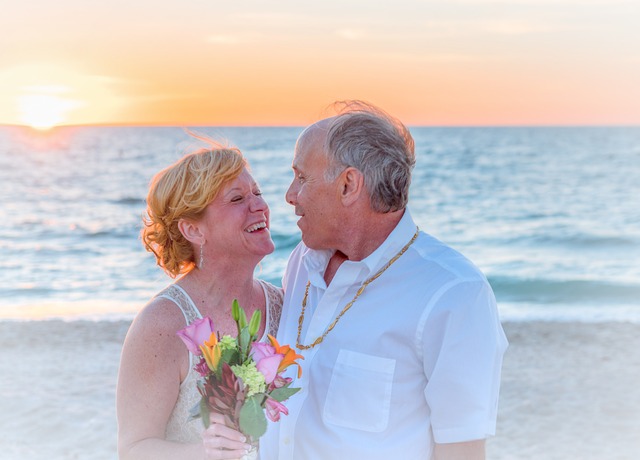 beach-wedding-1934732_640