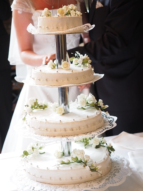 cake wedding traditions